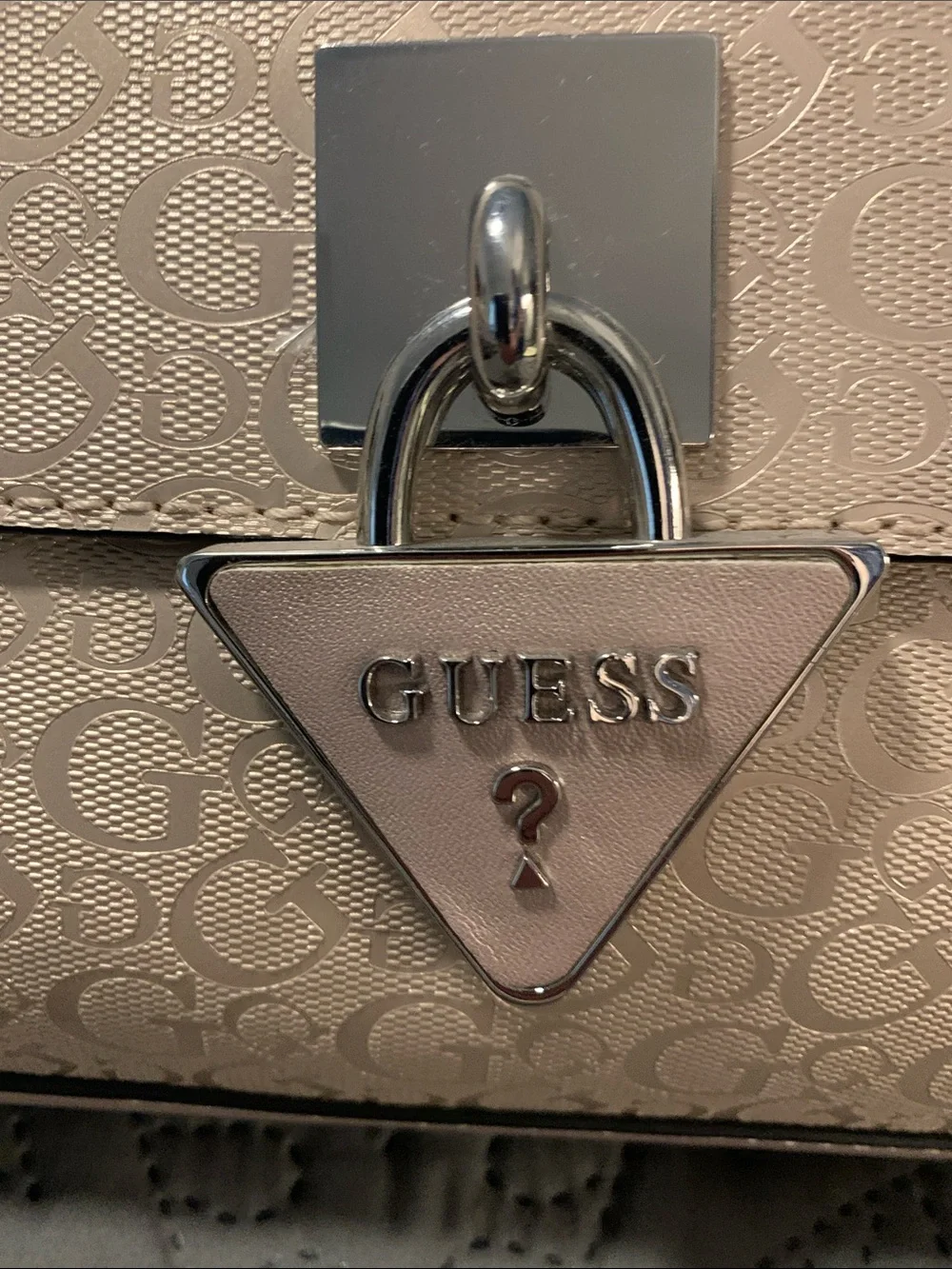 NWOT GUESS Metallic Light Beige Chain Shoulder Bag with Logo Lock